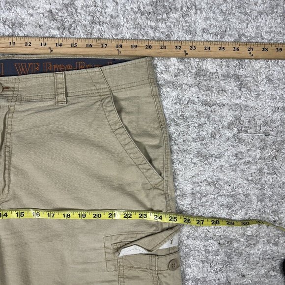 WearFirst Cargo‎ Shorts Size 40 Beige Pockets Cotton Tactical Causal Hiking - Picture 9 of 11